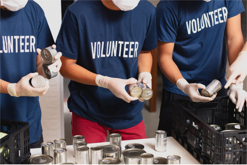 Volunteers are working for fundraising games.
