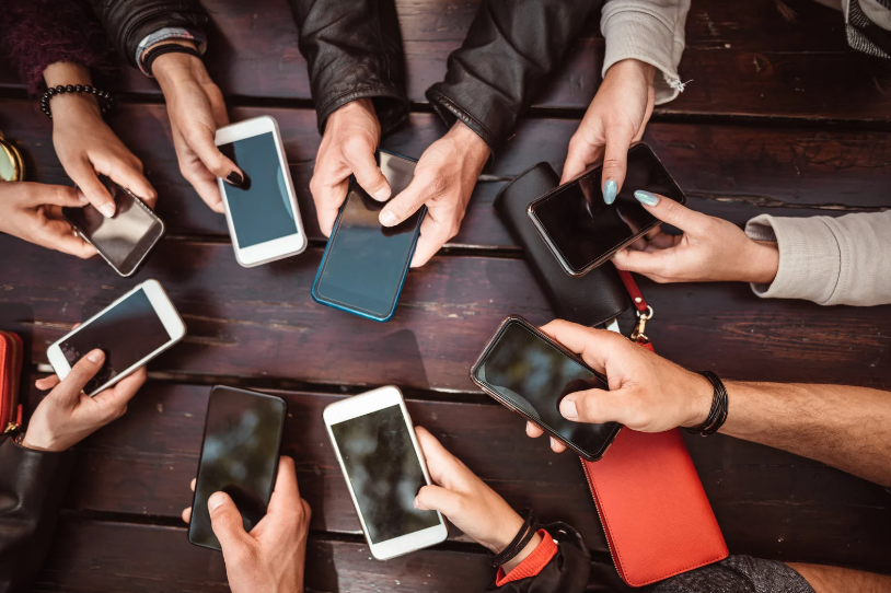 Examples of how to ask for donations on social media.