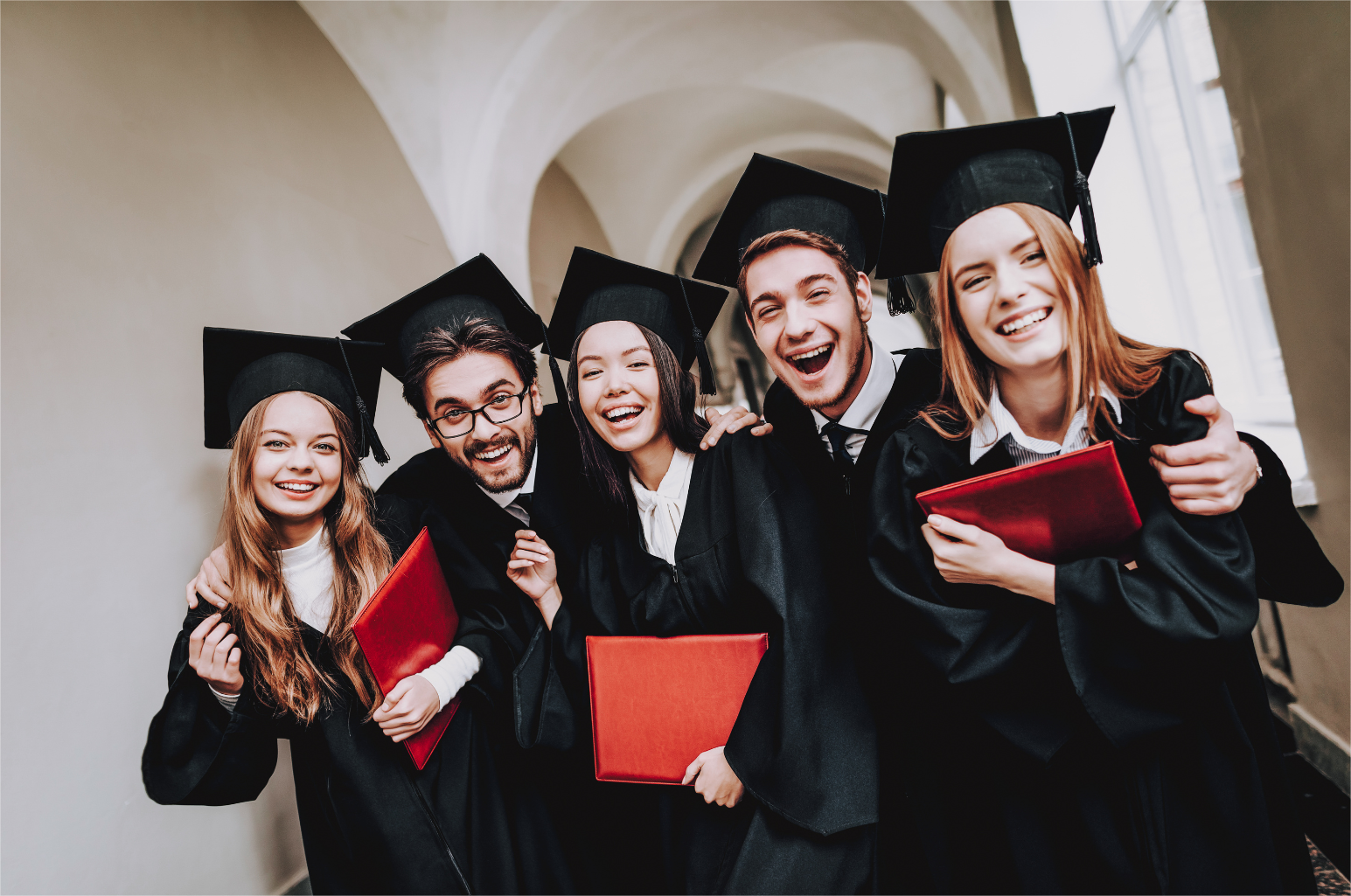 Some college students are celebrating graduation ceremonies happily.
