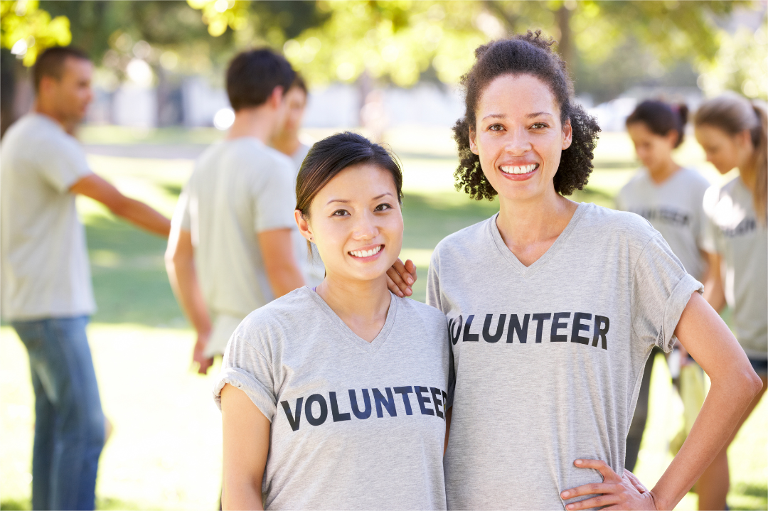 2 volunteer in a fundraising event.